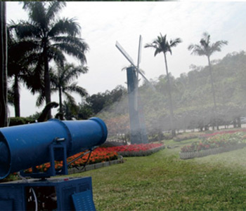 風(fēng)送式遠(yuǎn)程噴霧機(jī)實景圖